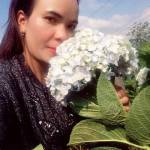  Ly Da ở ,  - Vui vẻ hòa đồng thích nấu ăn, 