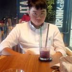 Nguyễn Phư ở ,  - Một người có ngoại hình trung 