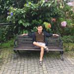 Huỳnh Từ V ở Ngũ Hành Sơn, Đà Nẵng - Hiện mình mình ở và làm việc t